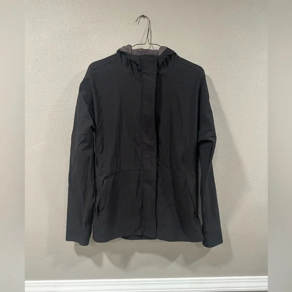 The North Face Women’s Resolve Parka Jacket in Black - Picture 2 of 6
